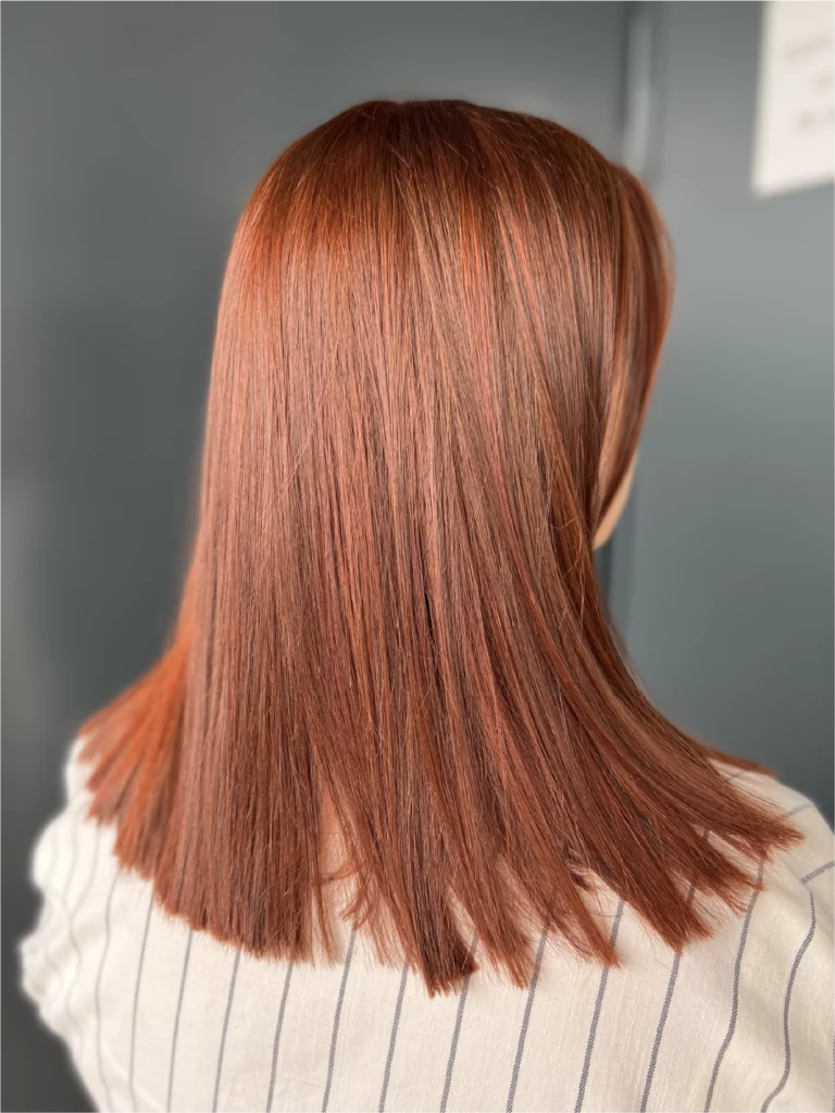 Couleur rousse sur cheveux lisses par le salon de coiffure Célia Fiorini