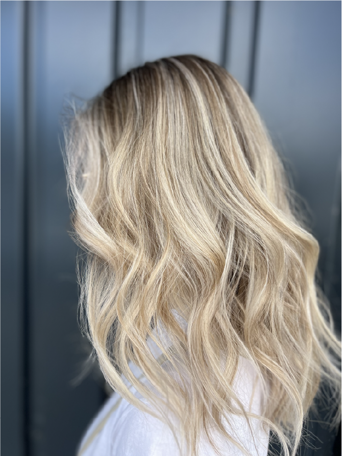 Salon de coiffure Célia Fiorini, balayage sur cheveux blonds