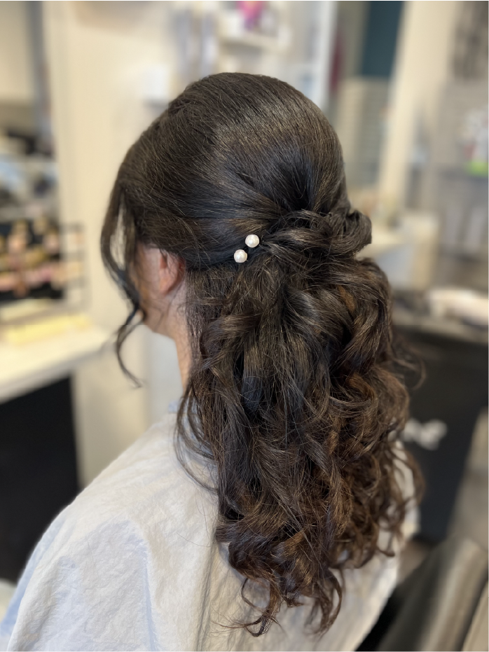 Coiffure de mariage par le salon de coiffure Célia Fiorini